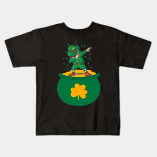 St Patricks Day Dabbing Leprechaun Kids T-Shirt